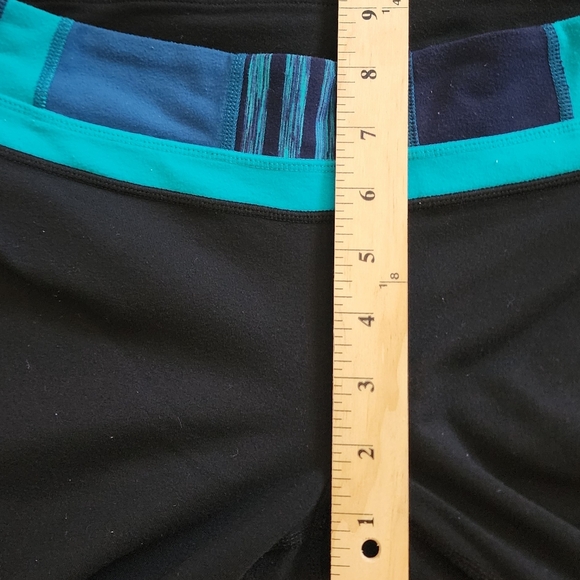 Lululemon leggings 8 Black with Turquiose trim - Picture 6 of 12
